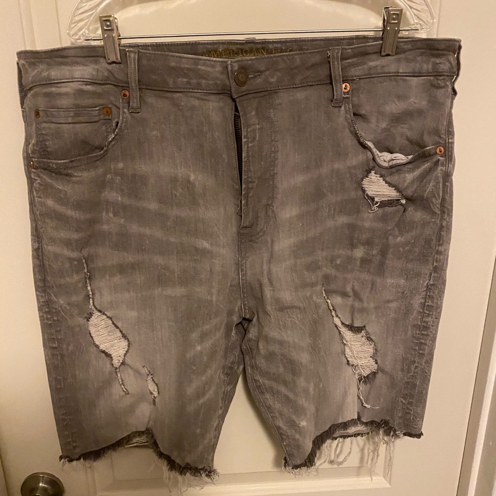Men’s distressed shorts